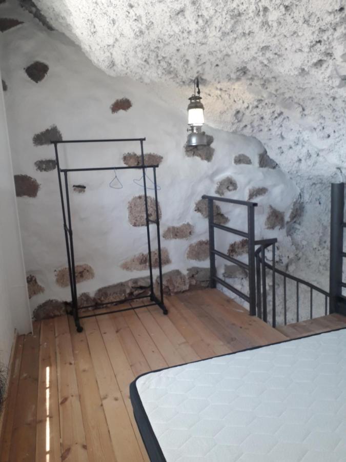 Вілла Cueva Rural " Old London " With Jacuzzi And Swimming Pool Санта-Крус-де-Тенеріфе Екстер'єр фото